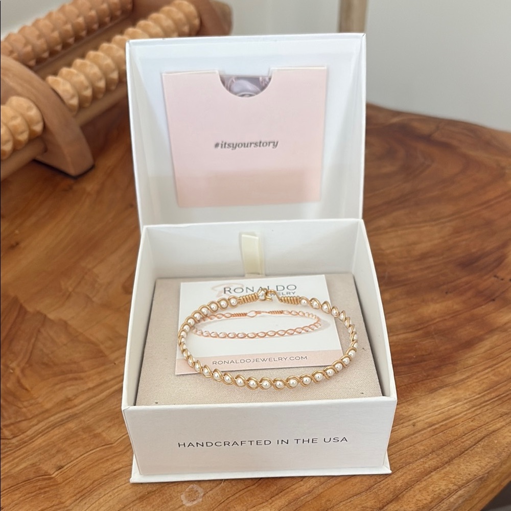 Gold and Cream Chain Bracelet 7” Around